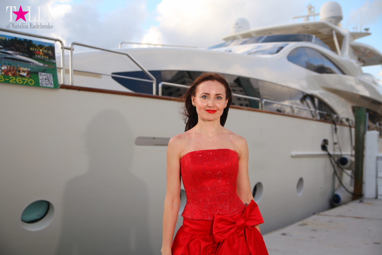 Yachts, Palms, Bay - The promenade of Middle Miami Beach, Collins Avenue